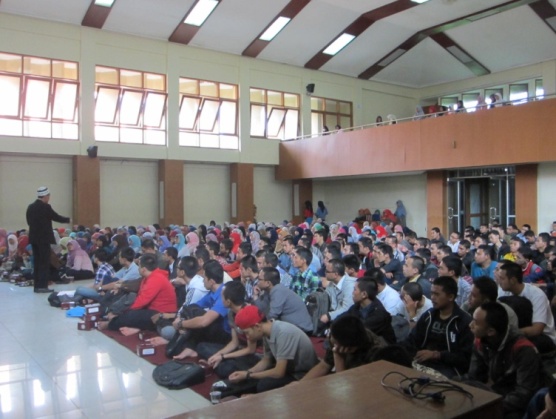 Kegiatan Acara Pembukaan Mentoring Klasik DKM Ulul Ilmi Unpas di Aula Kampus II Unpas Jl. Tamansari No. 6-8 Bandung
